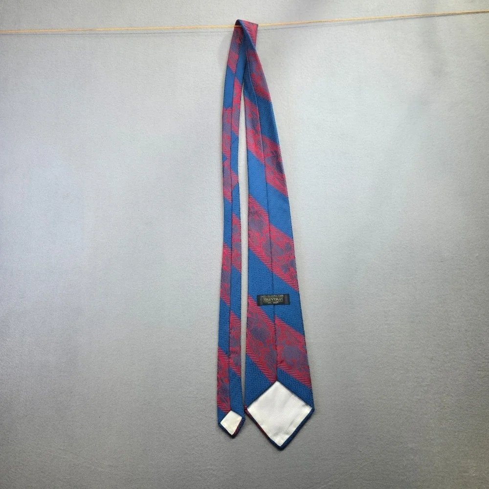 Vintage Trevira Men's Red & Blue‎ Lion Polyester Fabric Neck Tie 4.25x56
